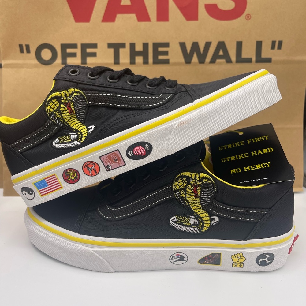 Vans Men's Old Skool Cobra Kai Black/Yellow/White Sneakers
VN0A3WKT05N - Picture 2 of 16